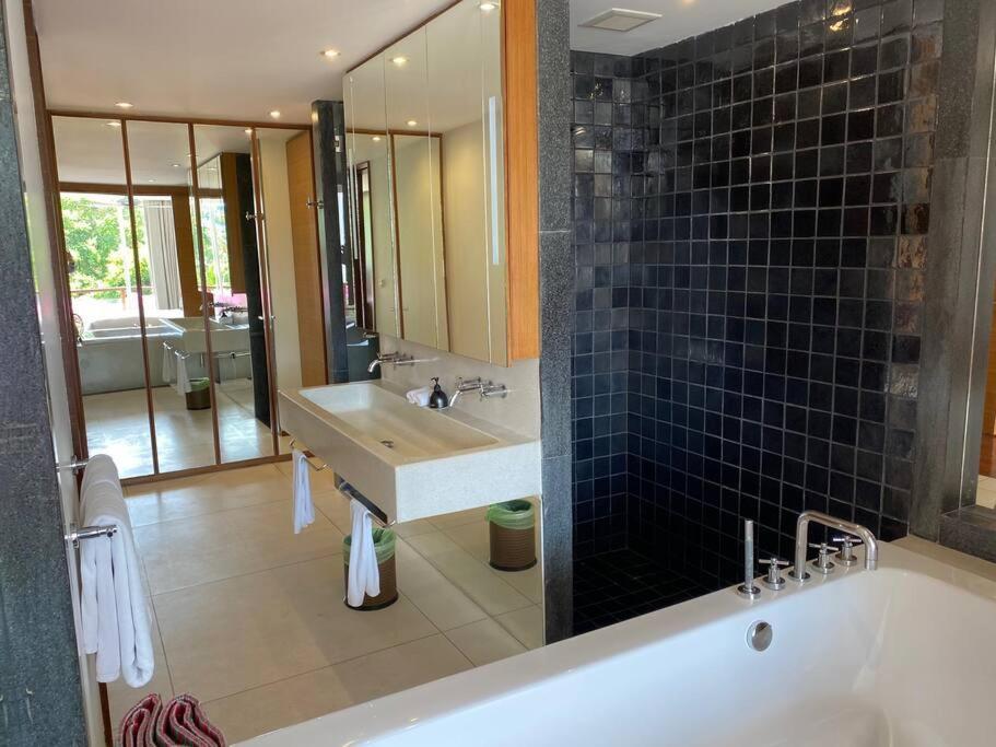 Beachfront 2 Bedroom Luxury Condo Chava Surin Bagian luar foto