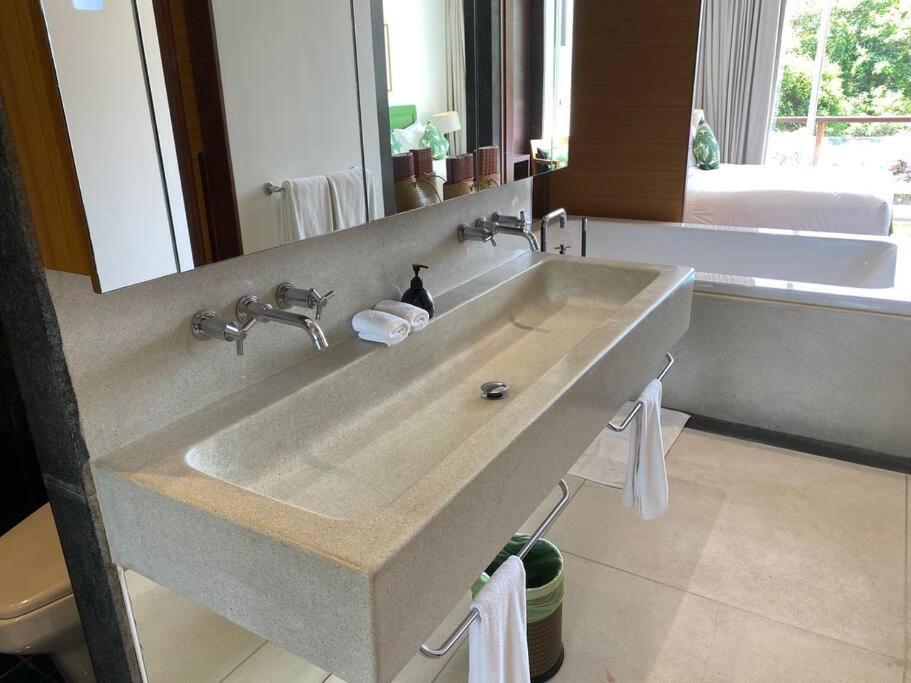 Beachfront 2 Bedroom Luxury Condo Chava Surin Bagian luar foto